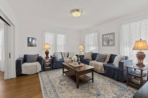 Χώρος καθιστικού στο Prime West Hartford Center Location- Historic Gem