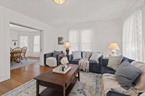 Χώρος καθιστικού στο Prime West Hartford Center Location- Historic Gem