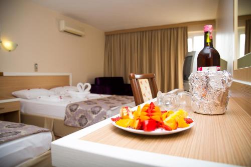 Postel nebo postele na pokoji v ubytování Tuntas Beach Hotel - All Inclusive