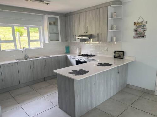 Η κουζίνα ή μικρή κουζίνα στο Beautiful suite Game Park view