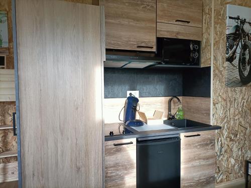 Kuchyň nebo kuchyňský kout v ubytování La cabane des jours heureux