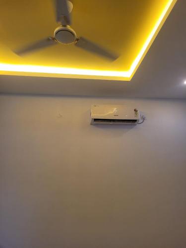 een laptop aan een muur onder een plafond bij S N M ROOM in Malappuram