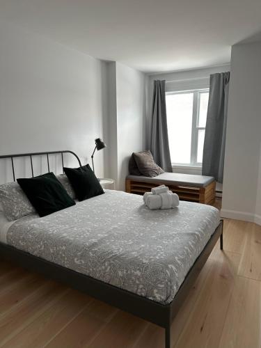 a bedroom with a bed and a window at Le 315B Limoilou "parking inclus" in Quebec City
