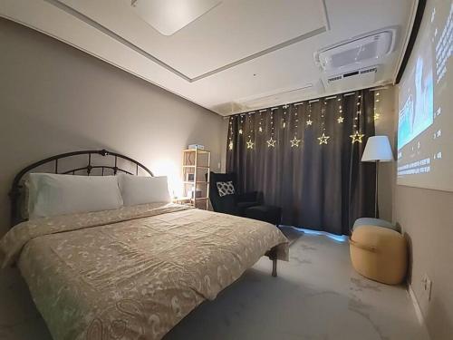 Relax-편안한영화관,130인치대형스크린,넷플,디즈니플러스,넓은객실,장기숙박추천_2