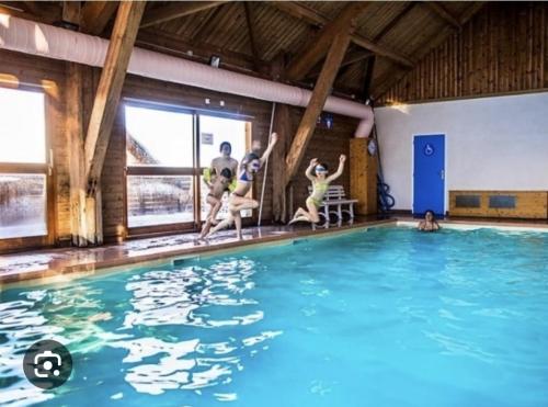 Πισίνα στο ή κοντά στο CHALET DES PAZ