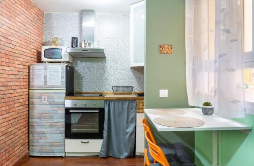 A kitchen or kitchenette at Duplex Experience Malaga Center