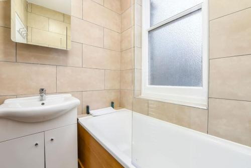 Bilik mandi di Central London- 1 Bed Apartment!