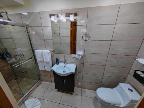 Bilik mandi di Sibu Boutique Hotel