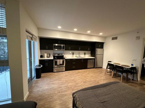 a large room with a kitchen and a dining table at Hollywood Universal Studios Apartment FREE parking in Los Angeles