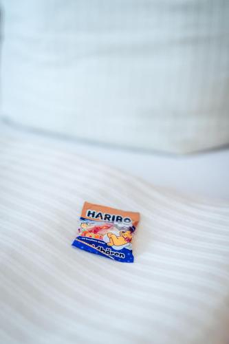 a packet of chips sitting on top of a bed at Hotel Kalenborner Höhe in Kalenborn