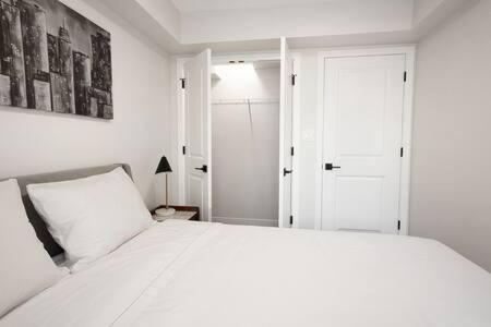 Gorgeous 2-bedrooms duplex upper unit – Photos 2