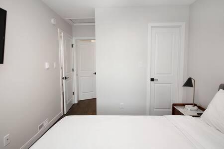 Gorgeous 2-bedrooms duplex upper unit – Photos 5