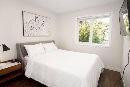 Gorgeous 2-bedrooms duplex upper unit – Photos 4