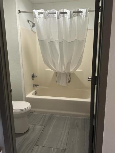 Days Inn by Wyndham Decatur Priceville I-65 Exit 334
