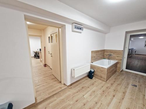 a bathroom with a bath tub and a mirror at Noclegi Kielce - Dom nad rzeką - pokoje in Kielce