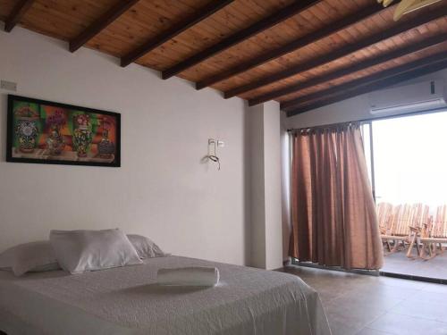 Giường trong phòng chung tại Coveñas Hermoso Apartamento Vista al Mar