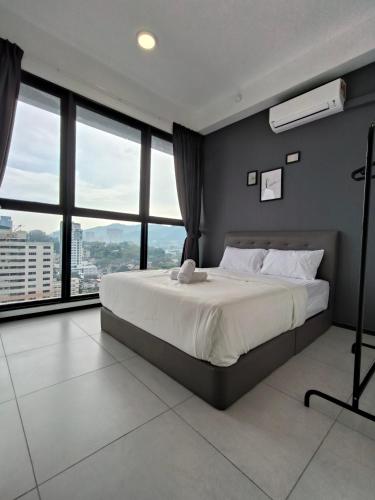 Katil atau katil-katil dalam bilik di New 2BR OR 3BR Serenity Homestay at Urban Suite by URBAN STAYCATIONS LOD