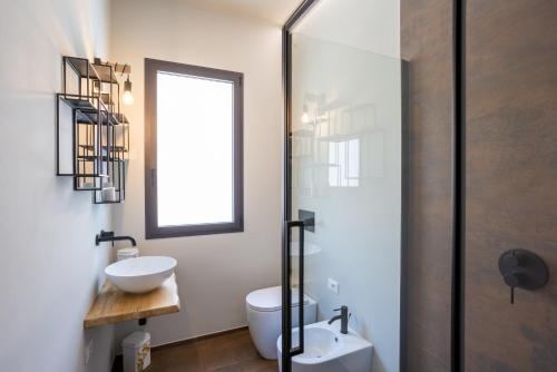a bathroom with a sink and a toilet and a window at labotanica_casalounge in Cesenatico