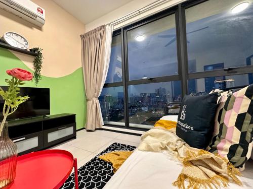 Katil atau katil-katil dalam bilik di New 2BR OR 3BR Serenity Homestay at Urban Suite by URBAN STAYCATIONS LOD
