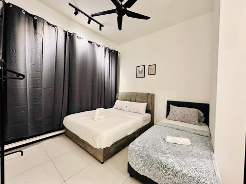 Katil atau katil-katil dalam bilik di New 2BR OR 3BR Serenity Homestay at Urban Suite by URBAN STAYCATIONS LOD