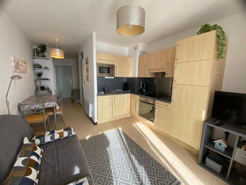 Appartement ⭐⭐ face à l'Étang de Thau, proche thermes, balcon et animaux bienvenus - FR-1-503-19