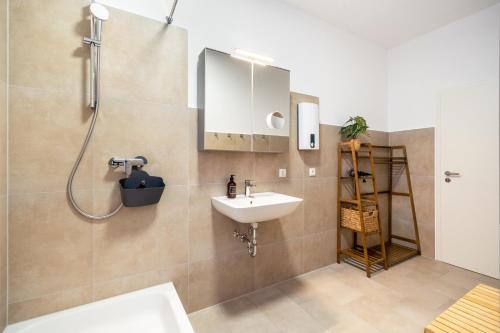 Ένα μπάνιο στο Dein Citynest - FeWo Meier - WIFI - CENTRAL