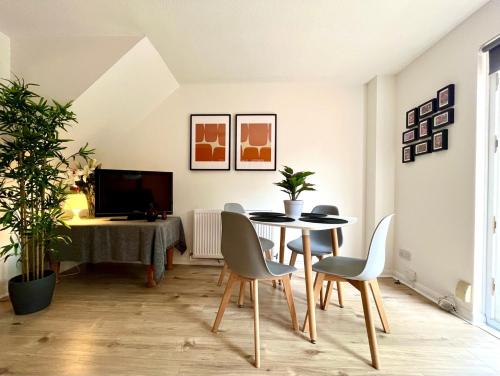 a dining room with a table and chairs at 1 Bed - Sleeps 4 - Parking - 15 mins Gatwick in Crawley