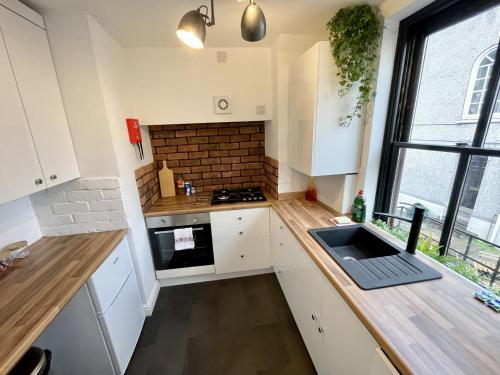 Cosy Oasis in the Heart of Clifton Village photo 14