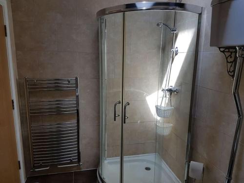 a shower with a glass door in a bathroom at Stratford Centre, Ground Level, Parking nearby in Stratford-upon-Avon