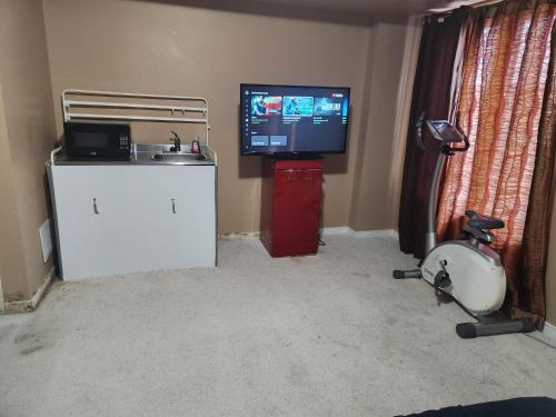 Μια τηλεόραση ή/και κέντρο ψυχαγωγίας στο Cozy jets empire