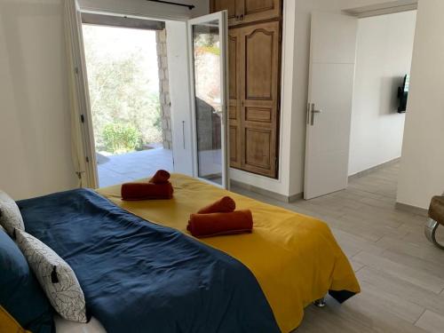 Postel nebo postele na pokoji v ubytování Caminu di porto vecchio***. (Piscine chauffée )