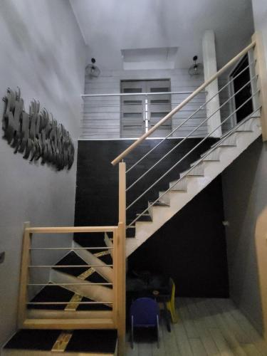 a staircase in a room with a stair case at Gîte La Clé de Saint-Jean in Ergny