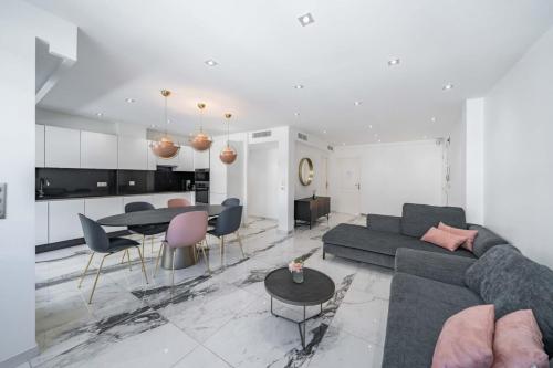 Beautiful 3 bedroom close to the Martinez