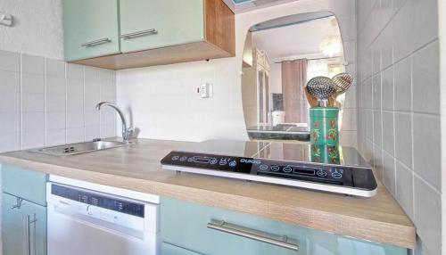 Photo de la galerie de l'établissement Studio à 100 m du port et 500 m des plages, à Hyères