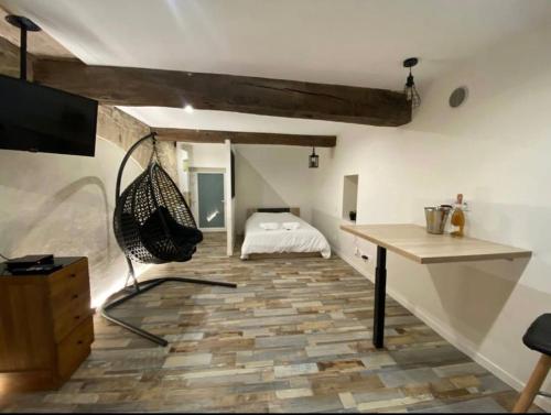 a room with a hammock in a room with a bedroom at La balnéothérapie d'Élisa in Dijon