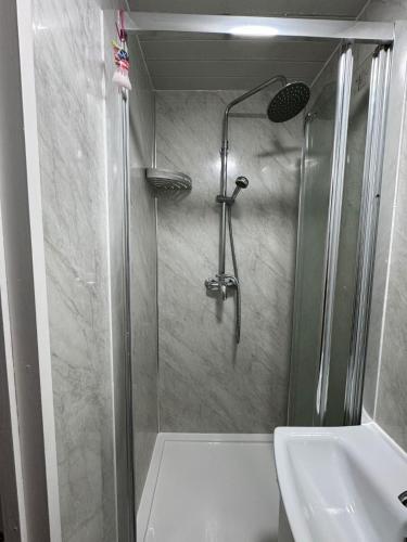 a bathroom with a shower and a sink at Oxborne Rooms UK - Gardner in London