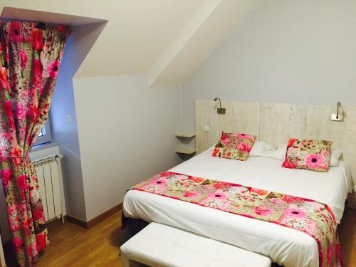Postel nebo postele na pokoji v ubytování Hôtel & SPA Rodier