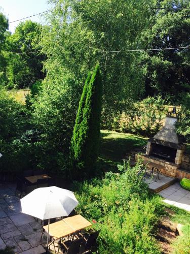Κήπος έξω από το Hôtel & SPA Rodier