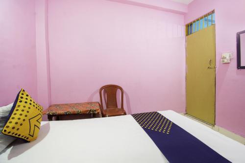 Cama o camas de una habitación en Hotel O Suvidha