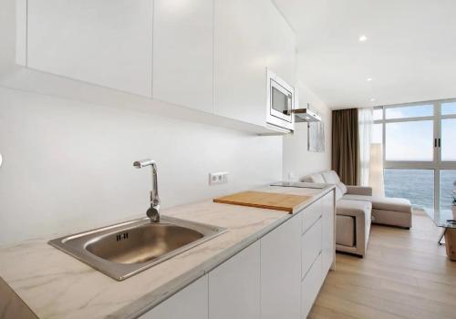 Kuchyň nebo kuchyňský kout v ubytování Luxury Loft El Roque 1