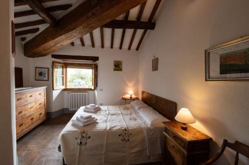 a bedroom with a large bed and a window at Agriturismo Il Giardino in Sansepolcro