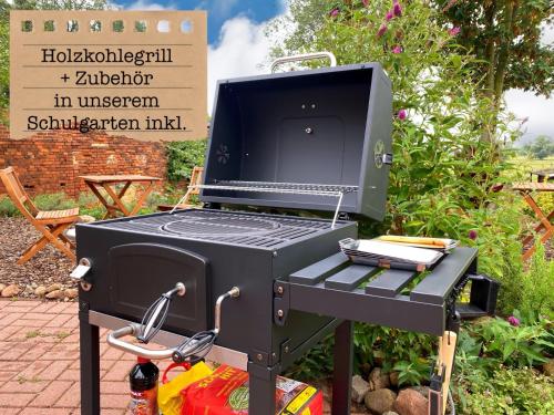 a bbq grill with a television on top of it at ALTE SCHULE WITTENBERG, 3 Ferienwohnungen für bis zu 12 Personen, an der Elbe, mit Garten in Lutherstadt Wittenberg