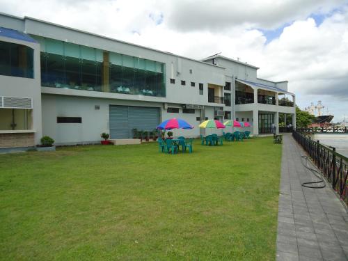 Κήπος έξω από το Brisa Marina CBC Resort ব্রিসা মেরিনা সিবিসি রিসোর্ট