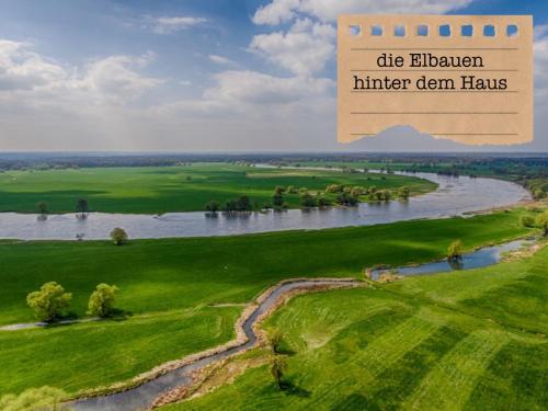 a view of the elginimeter loan hawkes river at ALTE SCHULE WITTENBERG, 3 Ferienwohnungen für bis zu 12 Personen, an der Elbe, mit Garten in Lutherstadt Wittenberg