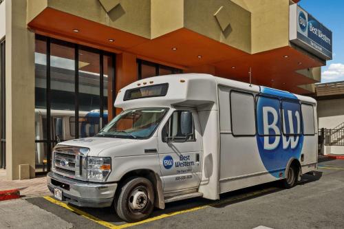 a truck parked in front of a building at Best Western The Plaza Hotel Honolulu Airport - Free Breakfast in Honolulu