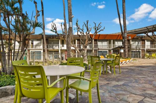 a row of tables and chairs in front of a building at Best Western The Plaza Hotel Honolulu Airport - Free Breakfast in Honolulu