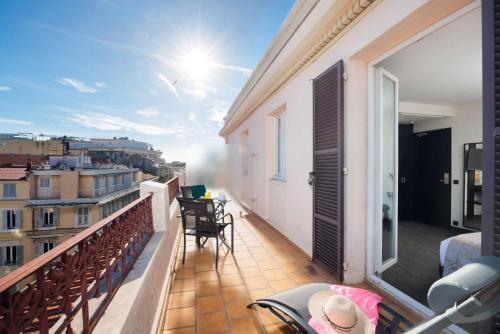 a balcony with chairs and a view of a city at Best Western Plus Hôtel Massena Nice in Nice