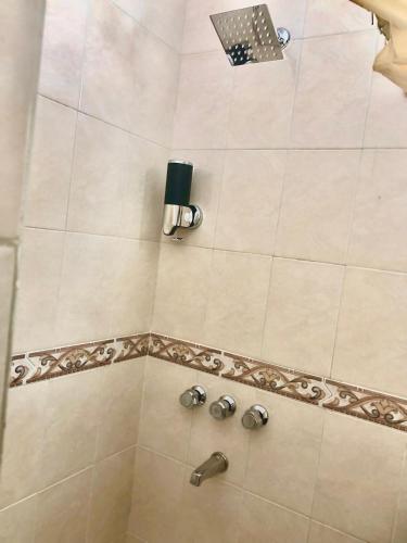 Ένα μπάνιο στο Alquiler por dia "Como en Casa" Caseros, cerca de Palomar y Hurlingham