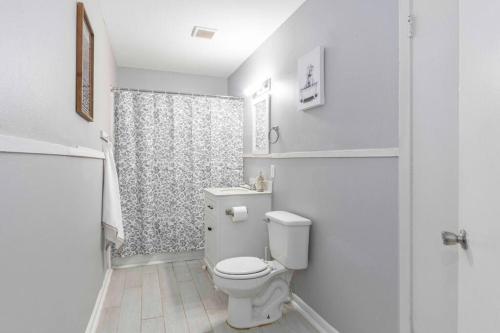 Ванная комната в Cozy & Quiet Lafayette Home