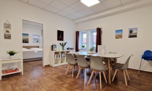 a room with a table and chairs and a bedroom at Ferienwohnung Strandmuschel in Kühlungsborn